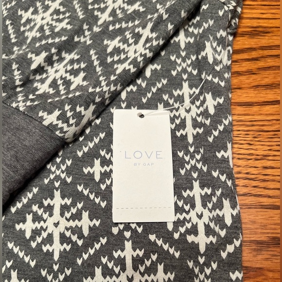 Love by GAP Gray/White Snowflake Patterned Pajama Top Size S - Picture 9 of 10